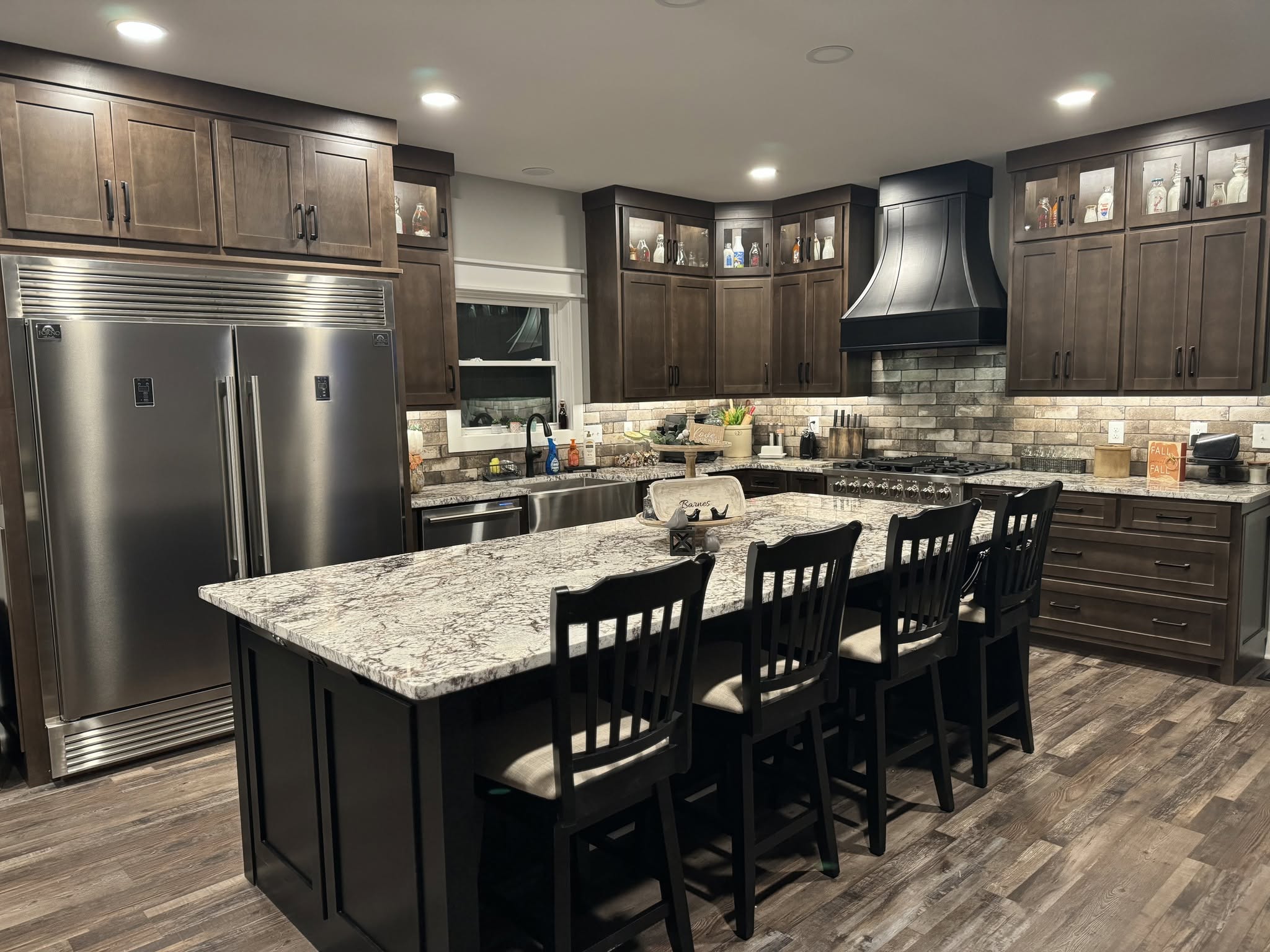 Dark cabinet kitchen installation